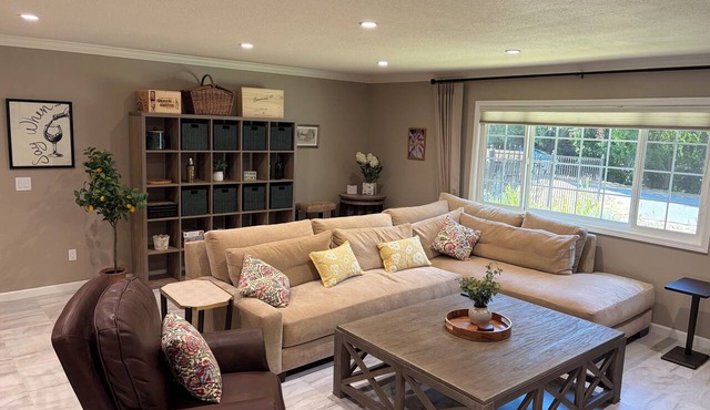 Remodeled 4BR Retreat - FirePit + Basketball Court