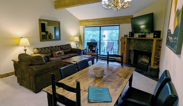 Remodeled Condo w/FREE WiFi, Parking, Heated Pool, Hot Tubs, Skier Shuttles