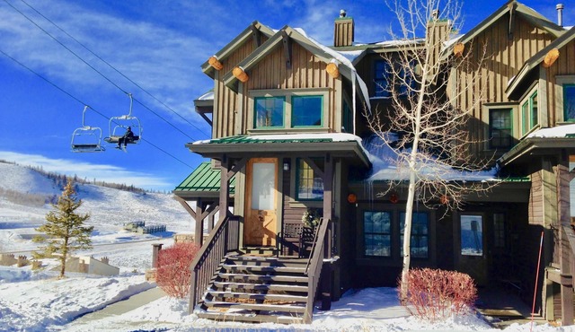 Renovated, Ski-in/out, 2Bed/2Bath Condo; 25 Steps to Slope, KickingHorse Lodges