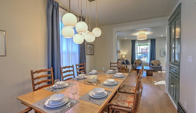 Renovated Victorian w/in Dwntwn Core, Walk to Pool
