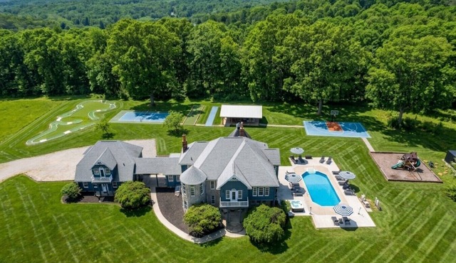 Resort backyard | Pool & Hot Tub| Game Room | Basketball