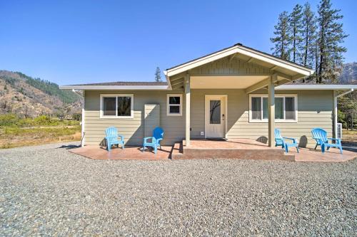River Acres Retreat w/Grill & River Access!