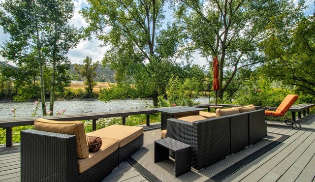 River Frontage! Family Friendly Mtn Retreat
