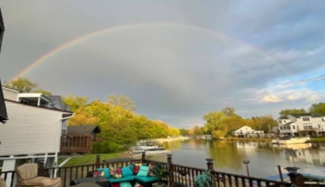 RIVERBEND RETREAT ENTIRE HOUSE WATERFRONT OASIS WITH HOT TUB