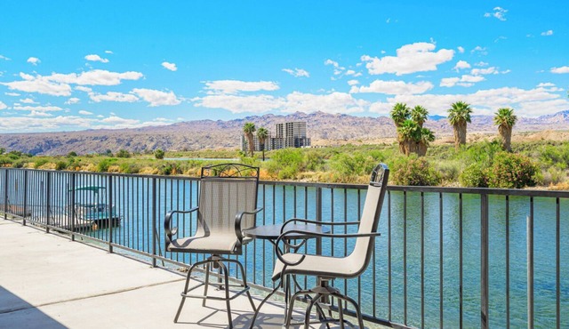 Riverfront w/Dock & Desert Views 4BR + Media Room, BBQ & Garage