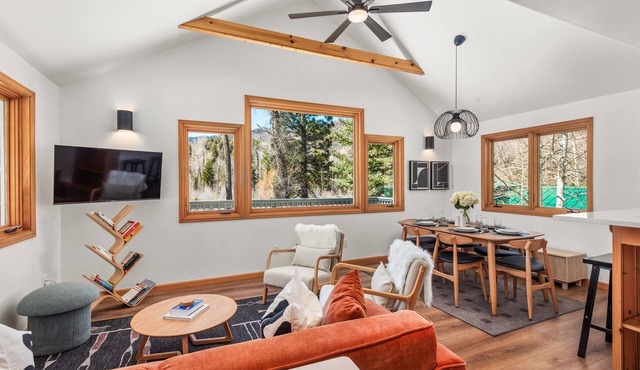 Riverside Retreat | Redstone’s Refined Hideaway