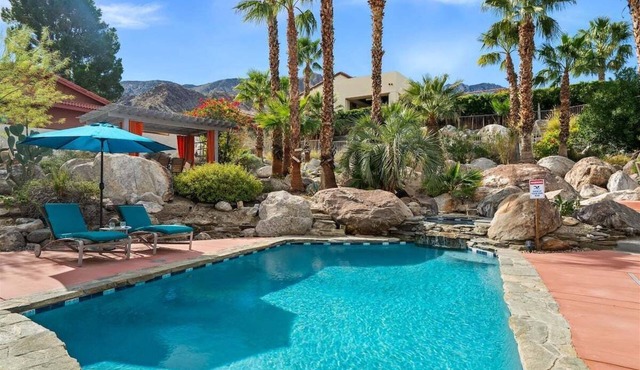Rockin Palms - Relax & Recharge: Elegant Design, Cozy Fire Pit & Poolside Bliss