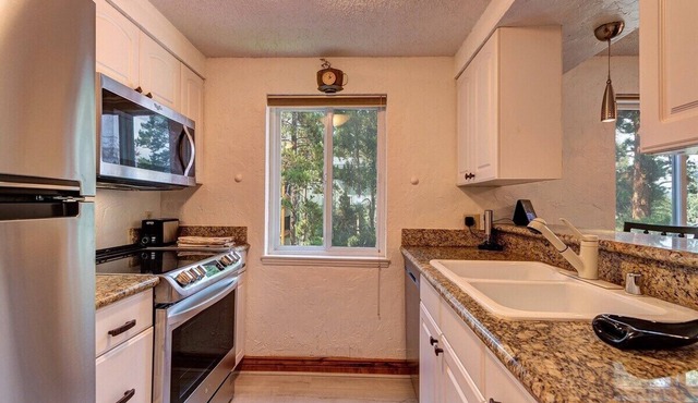 Rocky Mountain Vista View | Only 1 Mile to Main St