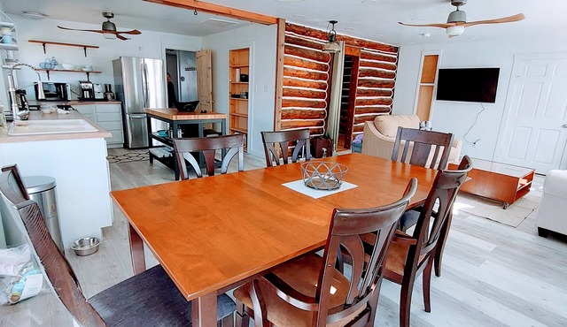Rocky Mtn Modern Cabin- Pets Welcome FREE! 30+ Days