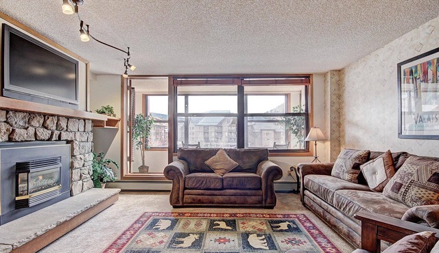 Roomy Condo With Great Amenities with available hot tub! VS438