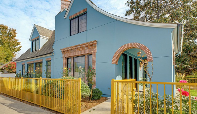 Rose Bowl, Bright Pasadena Home Steps to Old Town