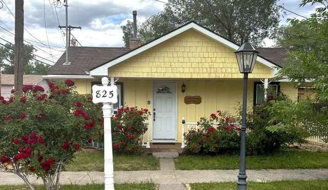 Rose Haven Cottage is a small comfortable home centrally located in Montrose.