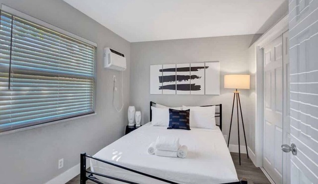 Rustic 1BR Apt in FTL with Kitchen & Pool