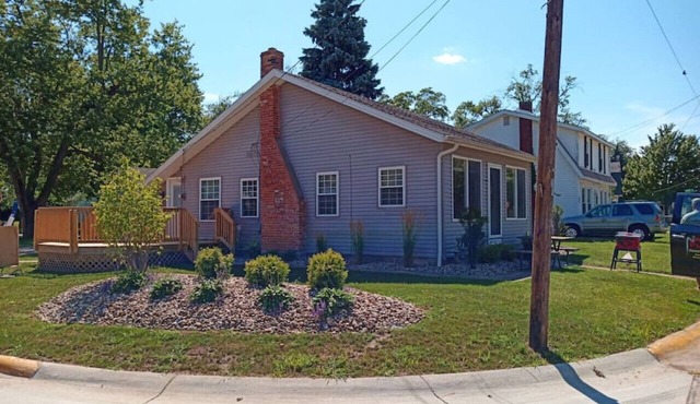 Rye Beach Retreat · Cozy Cottage on Rye Beach with Lake Erie view!