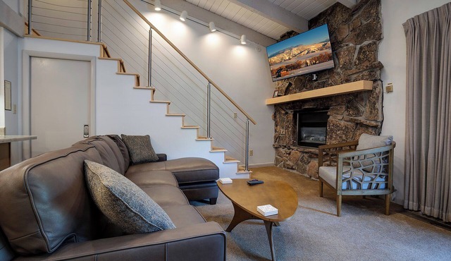 SE062 | Top Floor | Private Balcony | Hot Tub | Ski In/Out | A/C