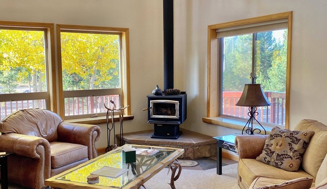 Secluded 3-bedroom home in Grand Lake, just minutes from RMNP