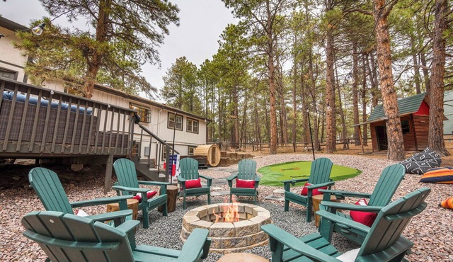 Secluded! Hot Tub, Sauna, Game Room, Golf, Firepit, Great for groups, Sleeps 20!