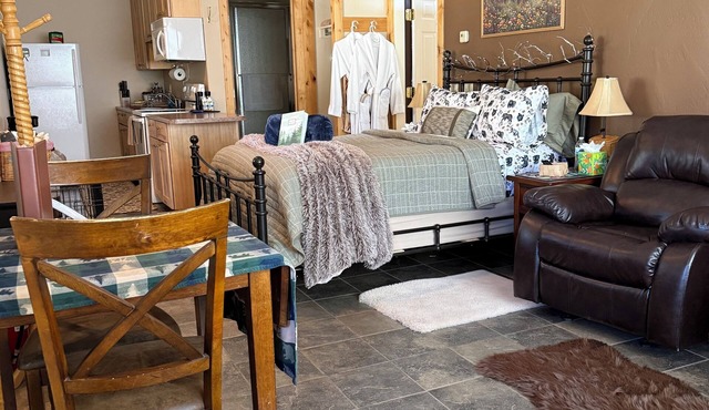 Self care Spa amenities Remote wilderness location no crowds. Adequate vehicle!