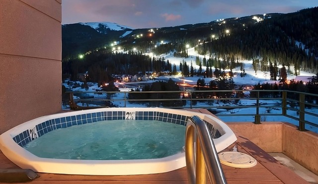 Serene Mountain Vibe! 4 Pet-friendly Units, Ski Access, Free Shuttle, Breakfast!