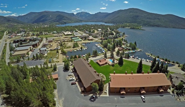 Shadow Mountain Yacht Club #2 2 Bedroom Condo by Redawning