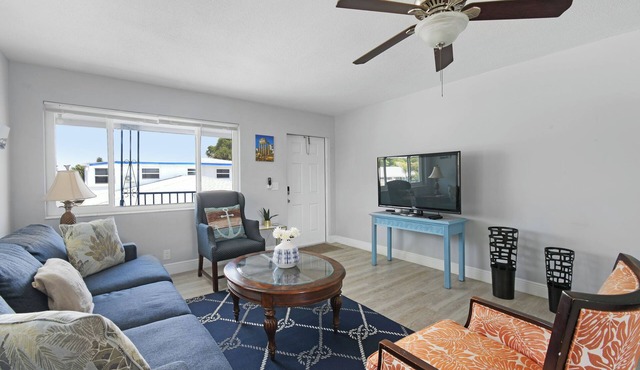 Short Walk to Dining - Close to Beach - Snorkeling - Surfing - Wi-Fi