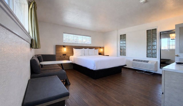 Signature King Room - Larger Layout - Sleeps 2