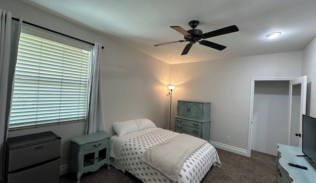 Single Room in Home for Traveling Professional in Fontana, CA