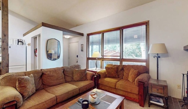 Ski escape near the slopes with a wood fireplace, full kitchen, & mountain view