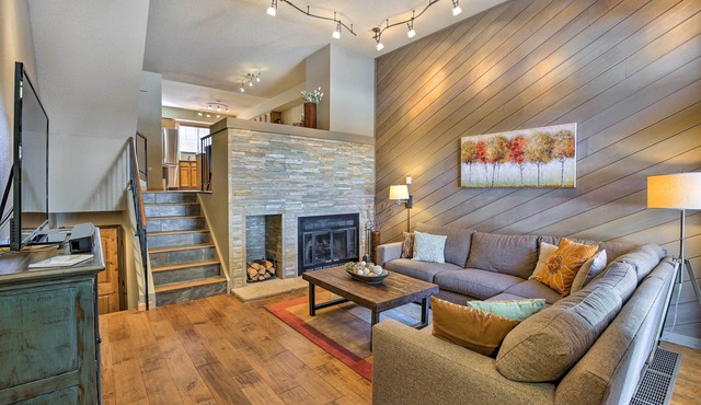 Ski-In Breckenridge Abode: Walk to Main St & Lifts
