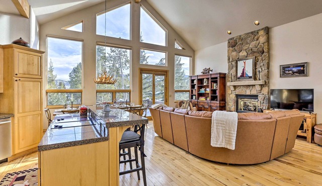 Ski-In/Out Breckenridge Gem w/Hot Tub!