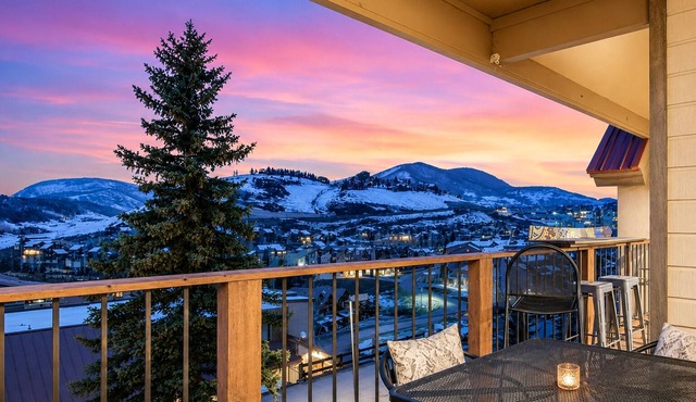 Ski-In/Out, Hot Tub, Shuttle, Views, Garage, Trails, 4BR+Loft –Westwall Paradise