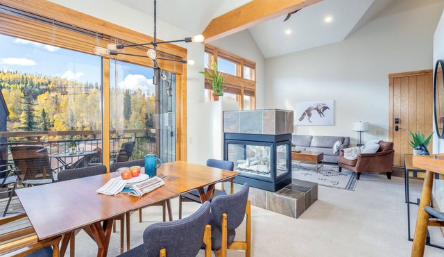 Ski In/Out/LIfts 1&10 steps awayTRUE 2BR/2BA+LOFT+ATTACHED HEATED GARAGE+Balcony