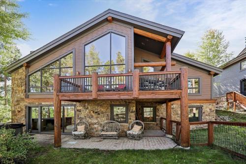 Ski Inn, Beautiful large home with amenities galore, New Listing