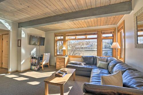 Ski Lovers Studio w/Easy Pool + Hot Tub Access!