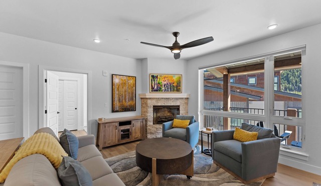 Ski & Stay in Style – Condo Near Lifts w/Pool, Hot Tubs & Fireplace
