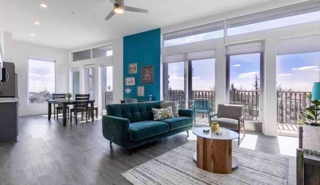 Skyline Luxe, Downtown LA, Epic Rooftop Views, Walk to Dodger Stadium
