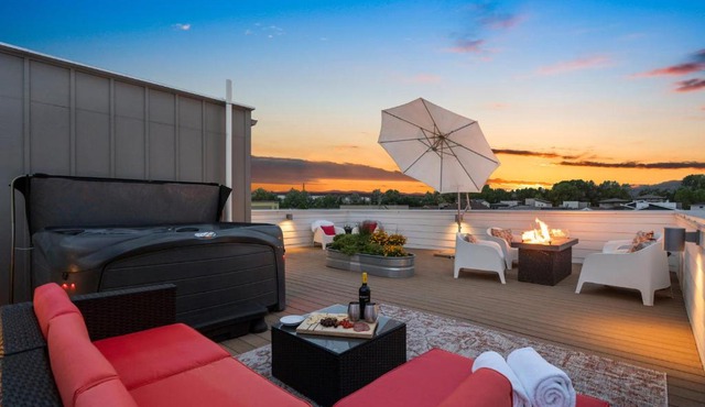 Sleek Home near Old Town with Rooftop Hot Tub & Mtn Views