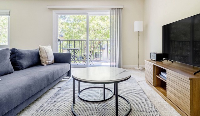 Sleek Palo Alto 1BR w/ Gym, Pool, 3 min drive to Stanford, by Blueground