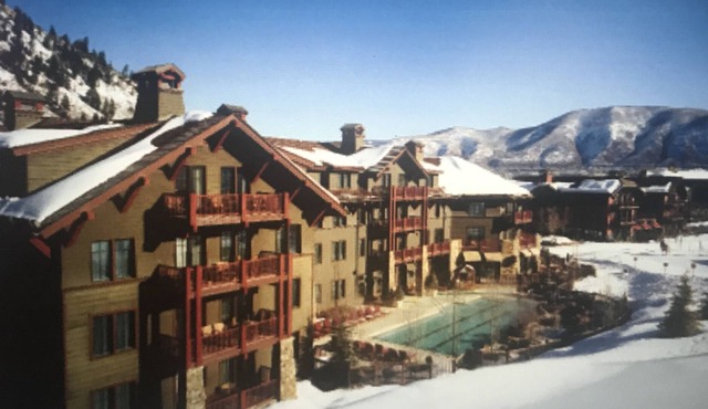 Slopeside Ski-In/Ski -Out 2 Bedroom in Ritz-Carlton Aspen Highlands