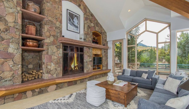 Snowmass Village Mountain Retreat - 4-bedroom house