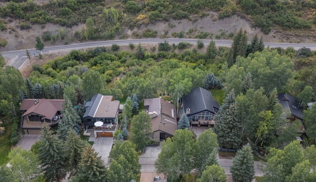 Snowmass Village Single Family Home: New Finishes, Ideal for a family vacation
