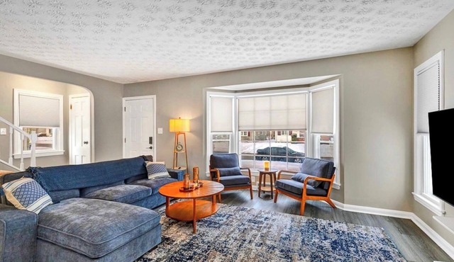 South Euclid 3BR Cozy Home — Near Clinic