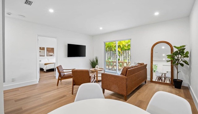 Spacious 2 BR Sailboat Bend