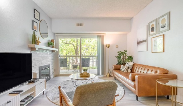 Spacious 2BR Apartment in Fremont + Parking