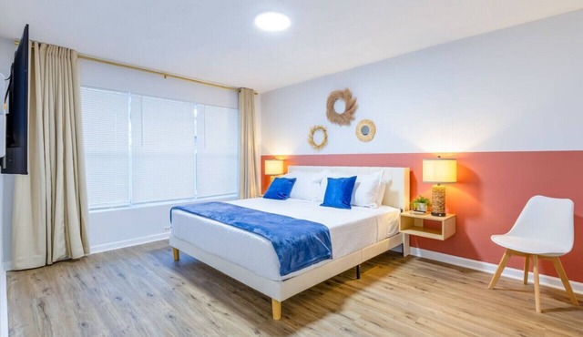 Spacious 2BR Beach Retreat - Sleeps 6 - 5-Min to Sand