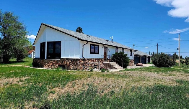 Spacious 3-bedroom house in soothing Cheyenne with AC