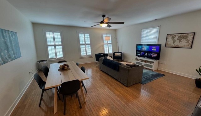 Spacious 3BR 3BA above Brewery, Pizza Shop & Arcade 5 mins to DT Indy