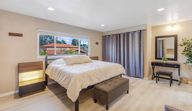 Spacious 4-bedroom house in tranquil Los Angeles with AC