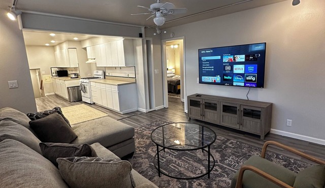 Spacious 4BR Frontier Days Retreat - Sleeps 8 - King Beds
