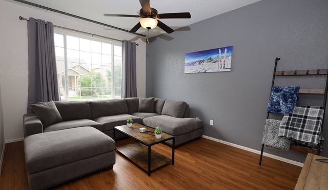 Spacious 4BR home | quiet area 15 min to CSU